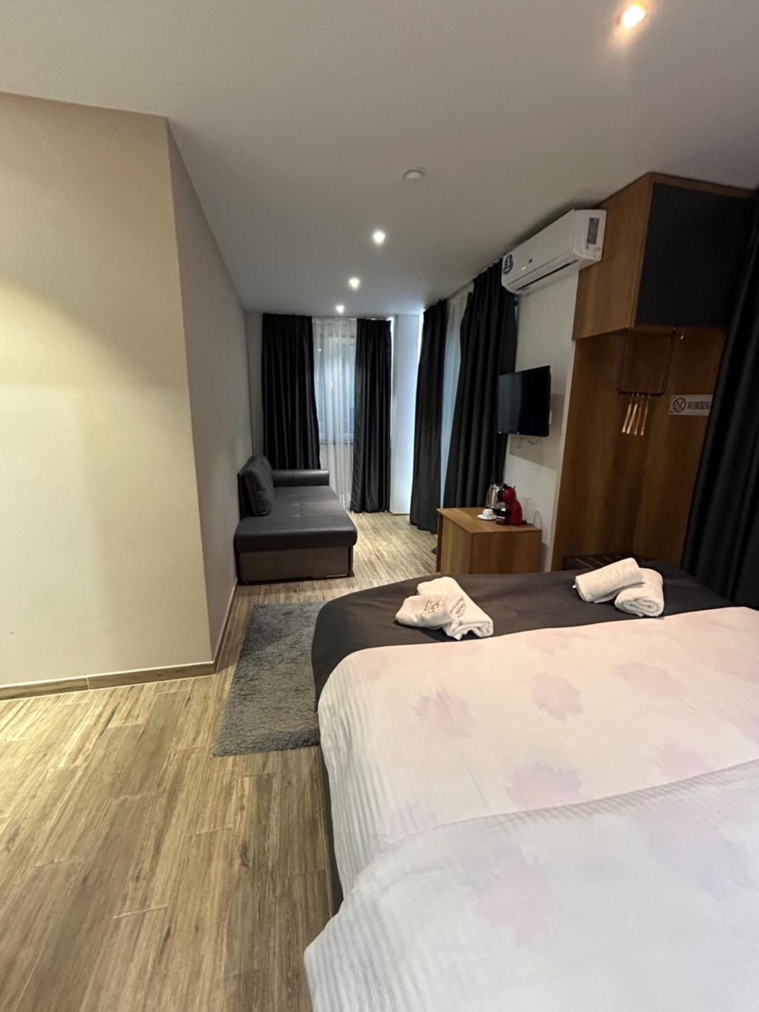 Comfort Hotel Struga Esterno foto
